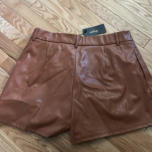 NEVER WORN TAGS ON Leather shorts - Picture 3 of 3